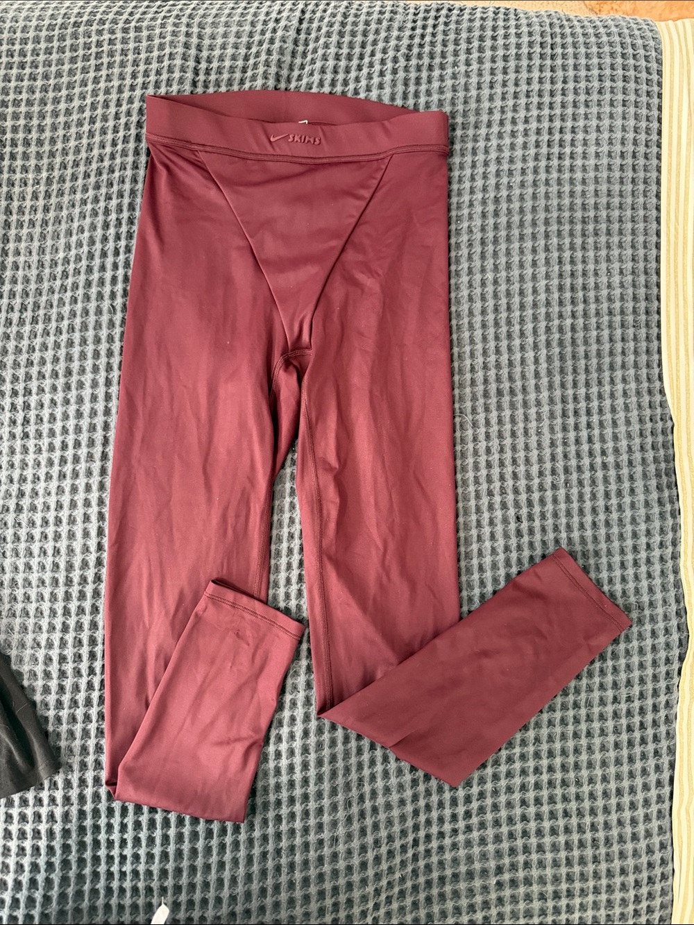 SKIMS Stretch High-Rise Leggings in Burgundy